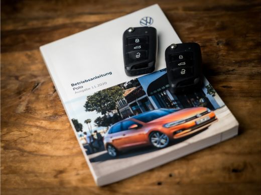 Volkswagen Polo 1.0 TSI Sportline Automaat (APPLE CARPLAY, GROOT NAVI, LM VELGEN, SPORTSTOELEN, PARKEERSENSOREN, ... ActivLease financial lease