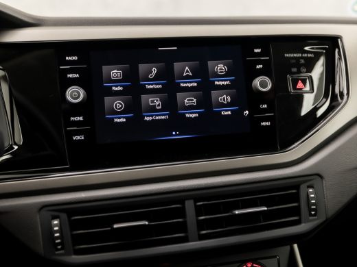 Volkswagen Polo 1.0 TSI Sportline Automaat (APPLE CARPLAY, GROOT NAVI, LM VELGEN, SPORTSTOELEN, PARKEERSENSOREN, ... ActivLease financial lease