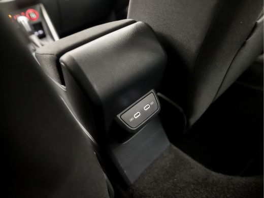 Volkswagen Polo 1.0 TSI Sportline Automaat (APPLE CARPLAY, GROOT NAVI, LM VELGEN, SPORTSTOELEN, PARKEERSENSOREN, ... ActivLease financial lease