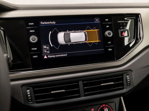 Volkswagen Polo 1.0 TSI Sportline Automaat (GROOT NAVI, ADAPTIVE CRUISE, PARKEERSENSOREN, SPORTSTOELEN, LM VELGEN... ActivLease financial lease