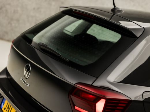 Volkswagen Polo 1.0 TSI Sportline Automaat (GROOT NAVI, ADAPTIVE CRUISE, PARKEERSENSOREN, SPORTSTOELEN, LM VELGEN... ActivLease financial lease