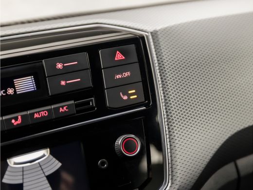 Volkswagen up! 1.0 Sport (STOELVERWARMING, CLIMATE, CAMERA, CRUISE, ZWART HEMEL, SPORTSTOELEN, LM VELGEN, PARKEE... ActivLease financial lease