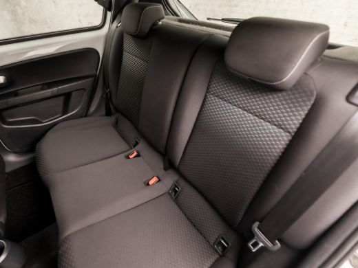 Volkswagen up! 1.0 Sport (STOELVERWARMING, CLIMATE, CAMERA, CRUISE, ZWART HEMEL, SPORTSTOELEN, LM VELGEN, PARKEE... ActivLease financial lease