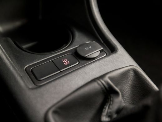 Volkswagen up! 1.0 Sport (STOELVERWARMING, CLIMATE, CAMERA, CRUISE, ZWART HEMEL, SPORTSTOELEN, LM VELGEN, PARKEE... ActivLease financial lease