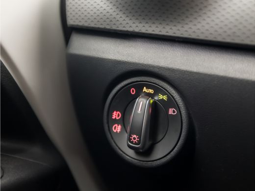 Volkswagen up! 1.0 Sport (STOELVERWARMING, CLIMATE, CAMERA, CRUISE, ZWART HEMEL, SPORTSTOELEN, LM VELGEN, PARKEE... ActivLease financial lease