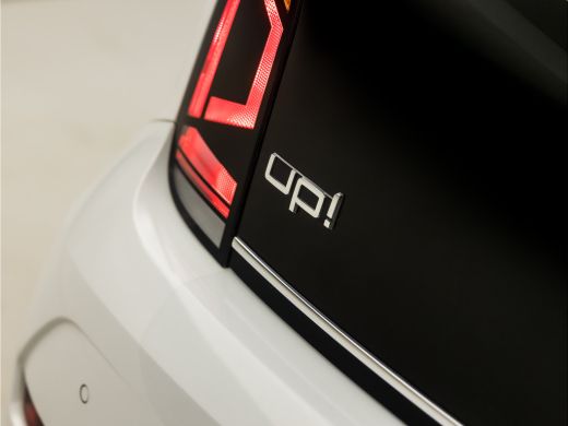 Volkswagen up! 1.0 Sport (STOELVERWARMING, CLIMATE, CAMERA, CRUISE, ZWART HEMEL, SPORTSTOELEN, LM VELGEN, PARKEE... ActivLease financial lease