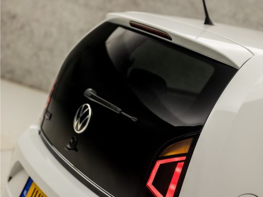 Volkswagen up! 1.0 Sport (STOELVERWARMING, CLIMATE, CAMERA, CRUISE, ZWART HEMEL, SPORTSTOELEN, LM VELGEN, PARKEE... ActivLease financial lease