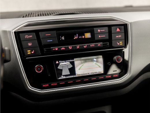 Volkswagen up! 1.0 Sport (STOELVERWARMING, CLIMATE, CAMERA, CRUISE, ZWART HEMEL, SPORTSTOELEN, LM VELGEN, PARKEE... ActivLease financial lease