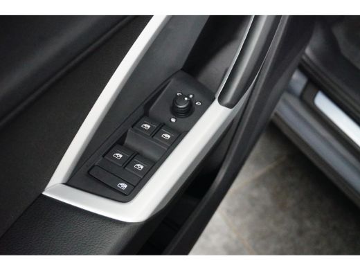 Audi Q3 35 TFSI Pro Line | Achteruitrijcamera | Cruise control adaptief | Elektrisch bedienbare achterklep ActivLease financial lease