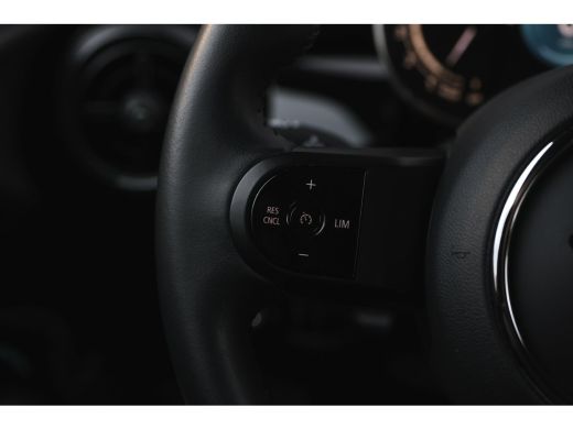 Mini One One Classic / Sportstoelen / LED / Airconditioning / Cruise Control / Navigatie ActivLease financial lease