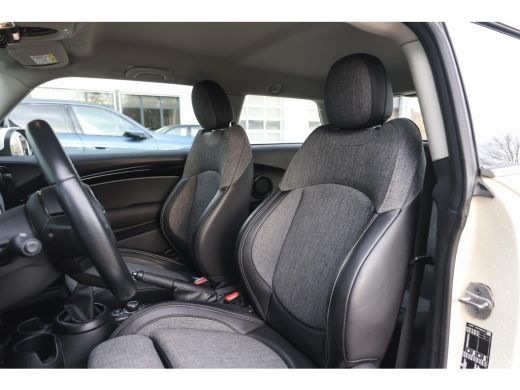 Mini One One Classic / Sportstoelen / LED / Airconditioning / Cruise Control / PDC / Navigatie ActivLease financial lease