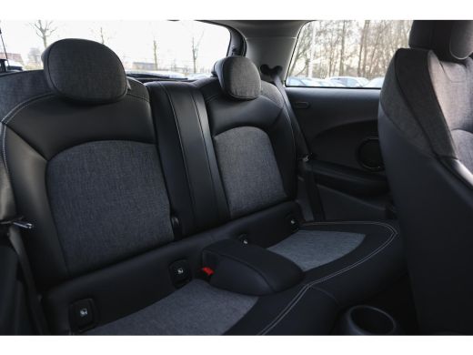 Mini One One Classic / Sportstoelen / LED / Airconditioning / Cruise Control / PDC / Navigatie ActivLease financial lease