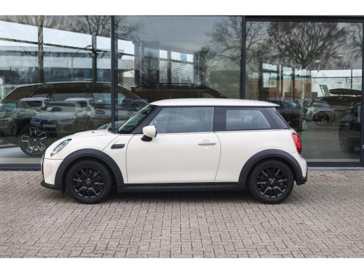 Mini One One Classic / Sportstoelen / LED / Airconditioning / Cruise Control / PDC / Navigatie ActivLease financial lease