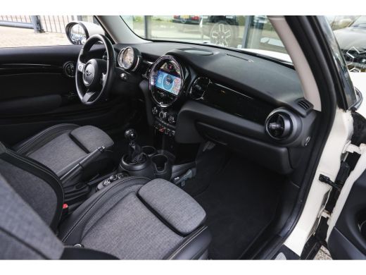 Mini One One Classic / Sportstoelen / LED / Airconditioning / Cruise Control / PDC / Navigatie ActivLease financial lease