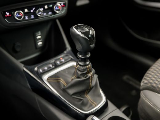 Opel Crossland X 1.2 Turbo Innovation (APPLE CARPLAY, GROOT NAVI, CLIMATE, KEYLESS, STUUR/STOELVERWARMING, LEDER, ... ActivLease financial lease