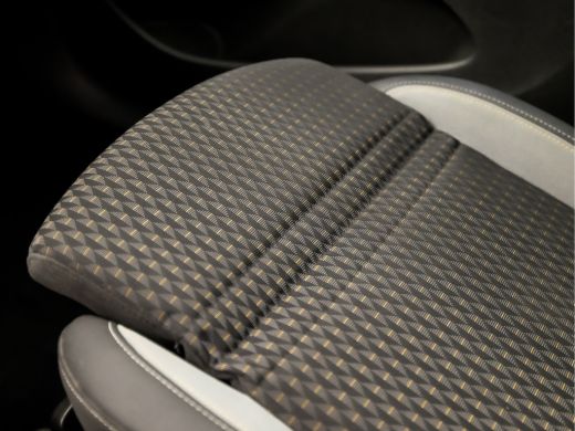 Opel Crossland X 1.2 Turbo Innovation (APPLE CARPLAY, GROOT NAVI, CLIMATE, KEYLESS, STUUR/STOELVERWARMING, LEDER, ... ActivLease financial lease