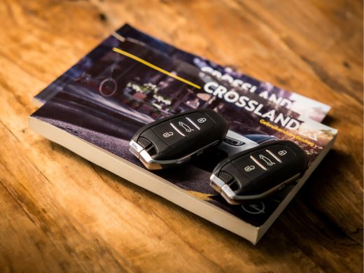 Opel Crossland X 1.2 Turbo Innovation (APPLE CARPLAY, GROOT NAVI, CLIMATE, KEYLESS, STUUR/STOELVERWARMING, LEDER, ... ActivLease financial lease