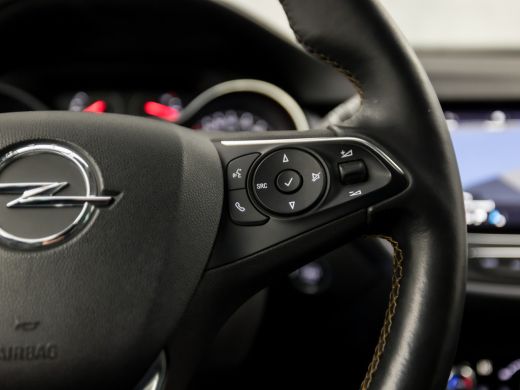 Opel Crossland X 1.2 Turbo Innovation (APPLE CARPLAY, GROOT NAVI, CLIMATE, KEYLESS, STUUR/STOELVERWARMING, LEDER, ... ActivLease financial lease