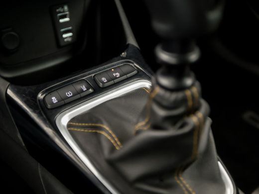 Opel Crossland X 1.2 Turbo Innovation (APPLE CARPLAY, GROOT NAVI, CLIMATE, KEYLESS, STUUR/STOELVERWARMING, LEDER, ... ActivLease financial lease