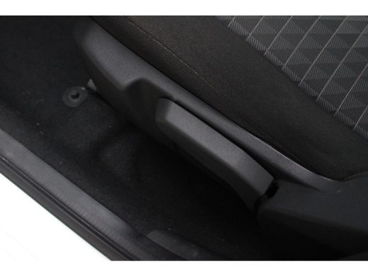 Peugeot 108 1.0 e-VTi Allure | Navi by app | Camera | Climate control | LED | Lichtmetaal | 28.500km | ActivLease financial lease