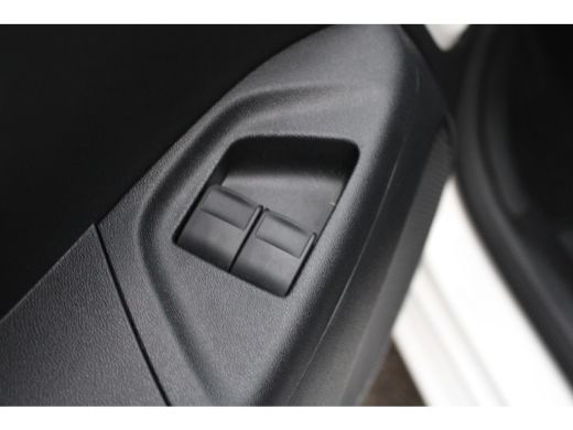 Peugeot 108 1.0 e-VTi Allure | Navi by app | Camera | Climate control | LED | Lichtmetaal | 28.500km | ActivLease financial lease