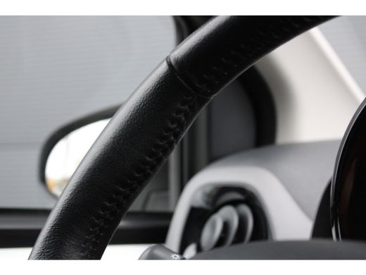 Peugeot 108 1.0 e-VTi Allure | Navi by app | Camera | Climate control | LED | Lichtmetaal | 28.500km | ActivLease financial lease