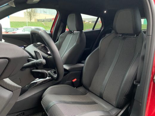 Peugeot 2008 1.2 Hybrid 136 GT Airco | Camera V&A | Cruise Control Adaptief | LED | Keyless | LMV 17" | PDC V&A | ActivLease financial lease