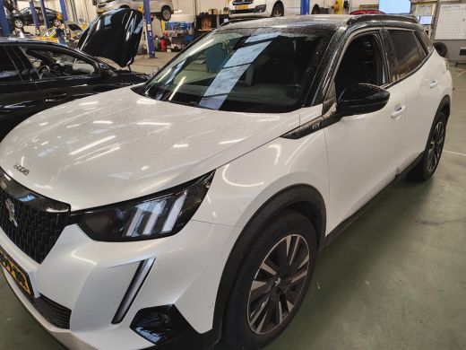 Peugeot 2008 1.2 PureTech GT Pack | Achterbank in delen neerklapbaar | Achteruitrijcamera | Airco (automatisch)