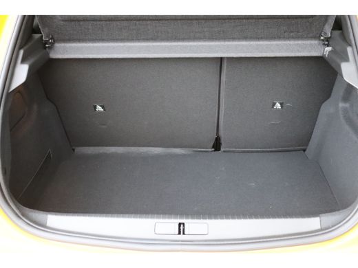 Peugeot 208 1.2 PURETECH 100PK ALLURE PACK AUTOMAAT / NAVI / LEDER / CLIMA / FULL-LED / PDC / 16" LMV / CAMER... ActivLease financial lease