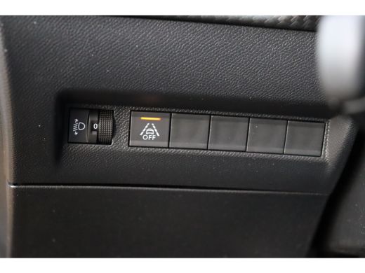 Peugeot 208 1.2 PURETECH 100PK ALLURE PACK AUTOMAAT / NAVI / LEDER / CLIMA / FULL-LED / PDC / 16" LMV / CAMER... ActivLease financial lease