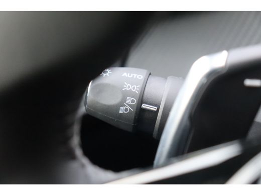 Peugeot 208 1.2 PURETECH 100PK ALLURE PACK AUTOMAAT / NAVI / LEDER / CLIMA / FULL-LED / PDC / 16" LMV / CAMER... ActivLease financial lease