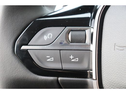 Peugeot 208 1.2 PURETECH 100PK ALLURE PACK AUTOMAAT / NAVI / LEDER / CLIMA / FULL-LED / PDC / 16" LMV / CAMER... ActivLease financial lease