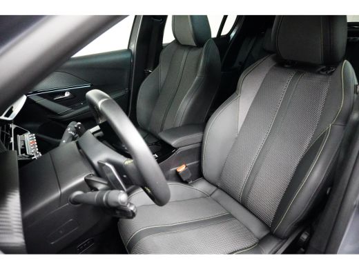 Peugeot 208 Hybrid 136 e-DCS6 GT | Achterbank in delen neerklapbaar | Achteruitrijcamera | Apple Carplay/Andr... ActivLease financial lease