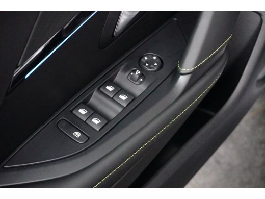 Peugeot 208 Hybrid 136 e-DCS6 GT | Achterbank in delen neerklapbaar | Achteruitrijcamera | Apple Carplay/Andr... ActivLease financial lease