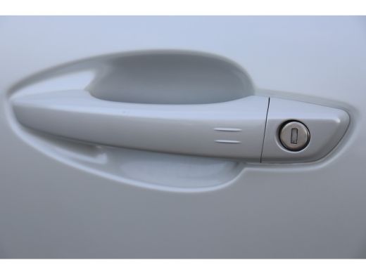 Peugeot 3008 1.6 HYBRID 225PK ALLURE PACK AUTOMAAT / NAVI / LEDER / CLIMA / PDC / 18" LMV / CAMERA / KEYLESS /... ActivLease financial lease