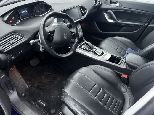 Peugeot 308 SW 1.2 PureTech Allure | Navi | Trekhaak | Lederen bekleding | Cruise control | PDC V+A | LMV 16"| ActivLease financial lease