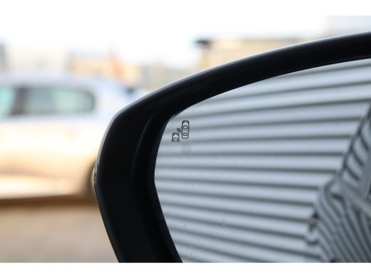 Peugeot 5008 1.2 HYBRID 136PK GT PACK AUTOMAAT / NAVI / CLIMA / PDC / 19" LMV / CAMERA / KEYLESS / PANO. DAK /... ActivLease financial lease