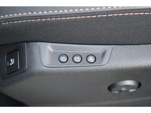 Peugeot 5008 1.2 HYBRID 136PK GT PACK AUTOMAAT / NAVI / CLIMA / PDC / 19" LMV / CAMERA / KEYLESS / PANO. DAK /... ActivLease financial lease