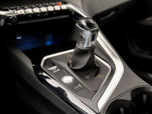 Peugeot 5008 1.2 PureTech GT-Line 7 Persoons (PANORAMADAK, APPLE CARPLAY, GROOT NAVI, LEDER, 360 CAMERA, KEYLE... ActivLease financial lease