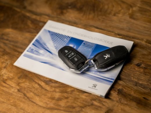 Peugeot 5008 1.2 PureTech GT-Line 7 Persoons (PANORAMADAK, APPLE CARPLAY, GROOT NAVI, LEDER, 360 CAMERA, KEYLE... ActivLease financial lease