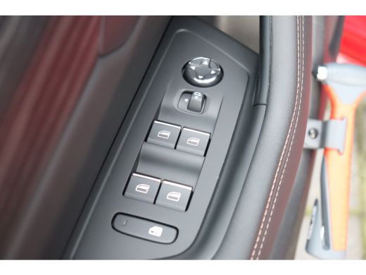 Peugeot 508 SW 1.6 HYBRID 225PK GT PACK AUTOMAAT / NAVI / LEDER / CLIMA / PDC / 19" LMV / CAMERA / KEYLESS / ... ActivLease financial lease