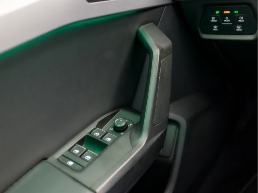 Seat Leon 1.4 TSI eHybrid PHEV FR 204Pk Automaat (APPLE CARPLAY, GROOT NAVI, CAMERA, SFEERVERLICHTING, LEDE... ActivLease financial lease