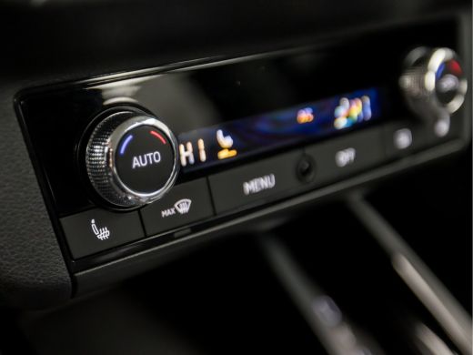 Skoda Kamiq 1.0 TSI Sport (APPLE CARPLAY, CLIMATE, STOELVERWARMING, KEYLESS, SPORTSTOELEN, LED KOPLAMPEN, LM ... ActivLease financial lease