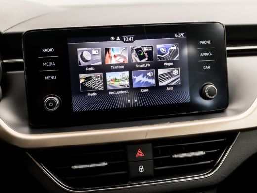 Skoda Kamiq 1.0 TSI Sport (APPLE CARPLAY, CLIMATE, STOELVERWARMING, KEYLESS, SPORTSTOELEN, LED KOPLAMPEN, LM ... ActivLease financial lease