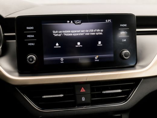 Skoda Kamiq 1.0 TSI Sport (APPLE CARPLAY, CLIMATE, STOELVERWARMING, KEYLESS, SPORTSTOELEN, LED KOPLAMPEN, LM ... ActivLease financial lease