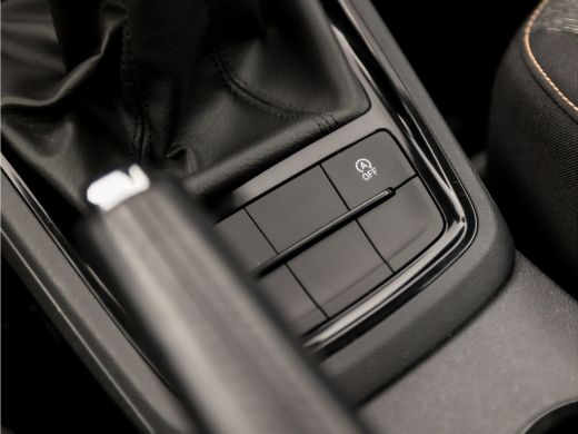 Skoda Kamiq 1.0 TSI Sport (APPLE CARPLAY, CLIMATE, STOELVERWARMING, KEYLESS, SPORTSTOELEN, LED KOPLAMPEN, LM ... ActivLease financial lease