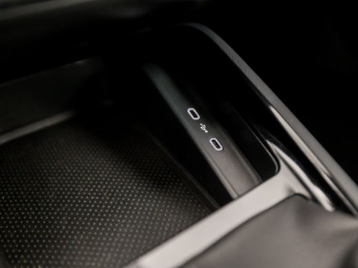 Skoda Kamiq 1.0 TSI Sport (APPLE CARPLAY, CLIMATE, STOELVERWARMING, KEYLESS, SPORTSTOELEN, LED KOPLAMPEN, LM ... ActivLease financial lease