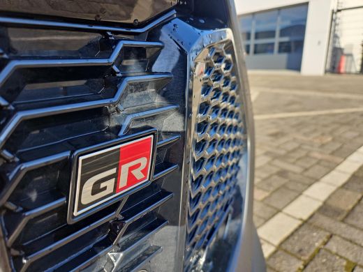 Toyota C-HR 2.0 Plug-in Hybrid 220 Black Edition ActivLease financial lease