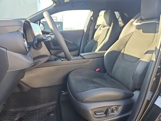 Toyota C-HR 2.0 Plug-in Hybrid 220 Black Edition ActivLease financial lease