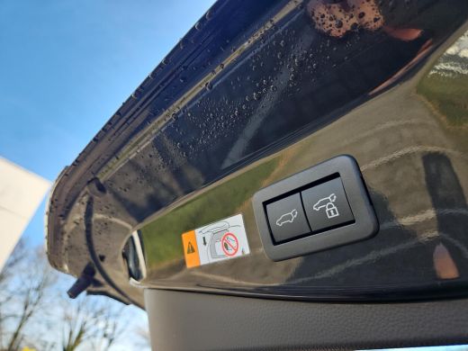 Toyota C-HR 2.0 Plug-in Hybrid 220 Black Edition ActivLease financial lease